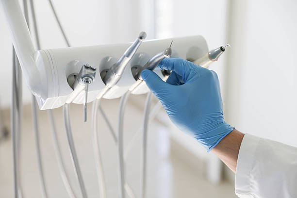 Professional Emergency Dentist technician working in Kendall, FL